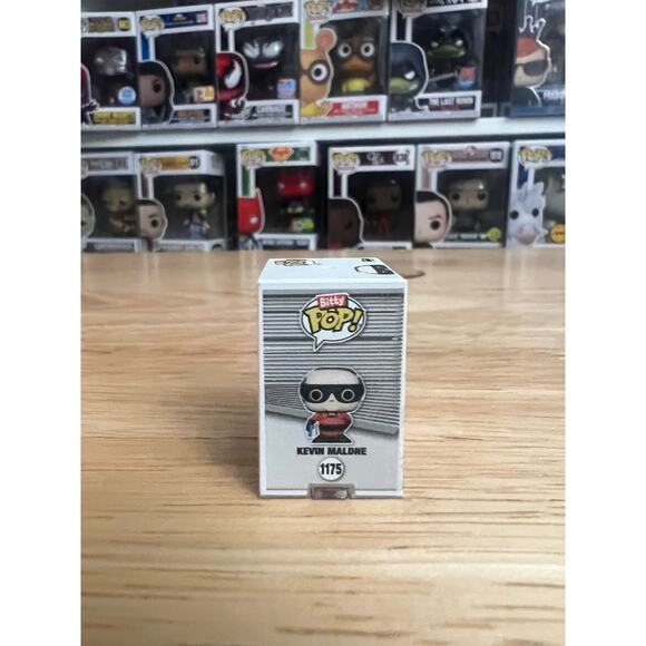 2 RARE CHASE BITTY Kevin Malone Funko Pop Superhero #1175 Chili #874 Office - Picture 4 of 11